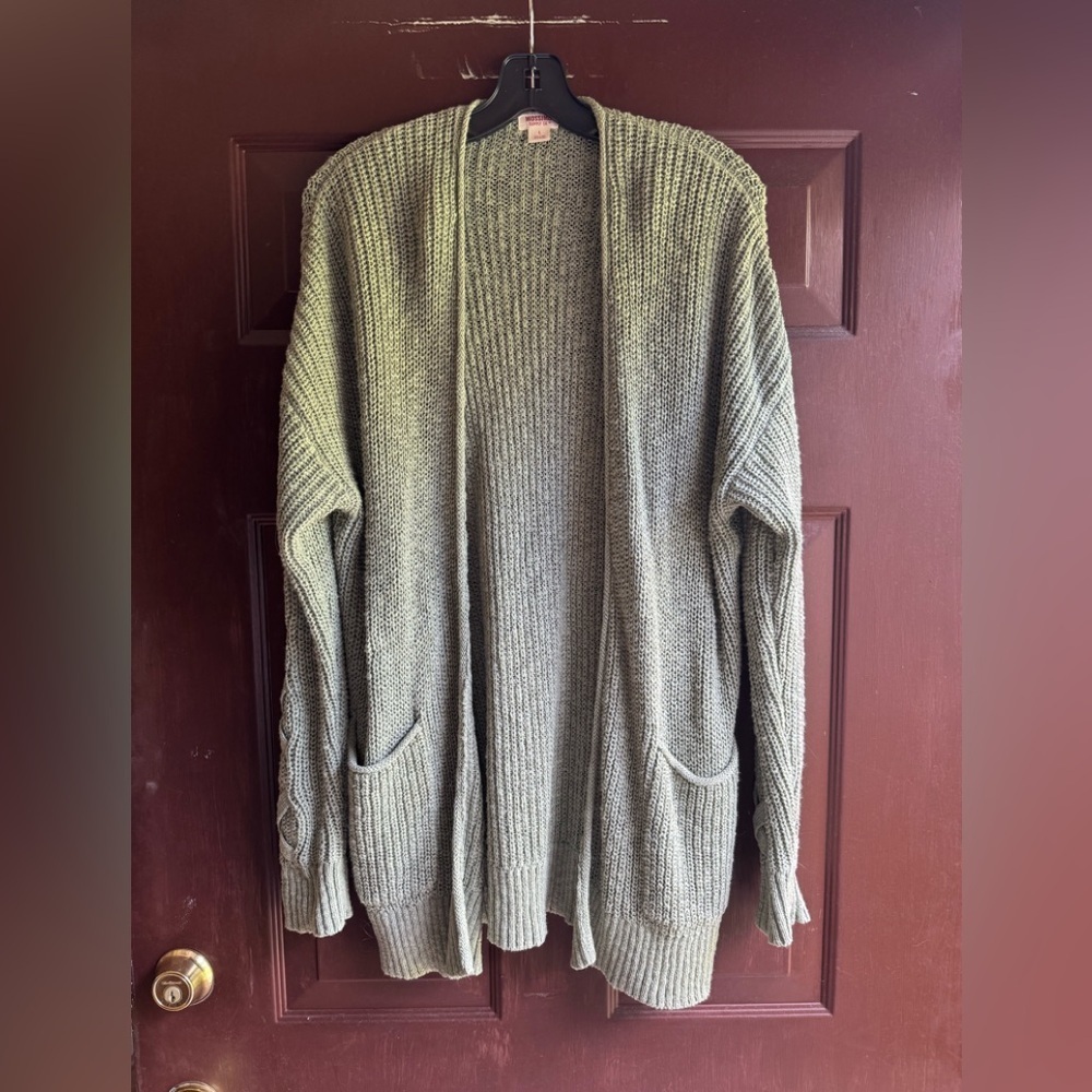 Mossimo Supply Company Green Sweater Size Large 
Cute Crosses in the sleeves